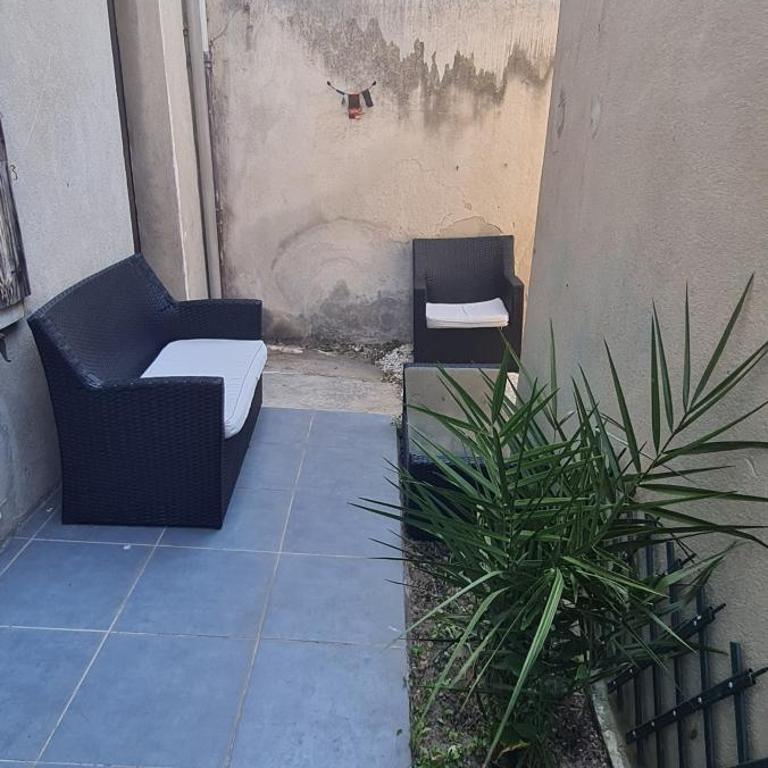 T3, 65 m2, La Seyne sur Mer,300m du port, Terrasse et petite cour, 2 chambres et salon - Two-Bedroom Apartment - 6