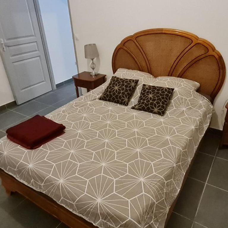 T3, 65 m2, La Seyne sur Mer,300m du port, Terrasse et petite cour, 2 chambres et salon - Two-Bedroom Apartment - 11