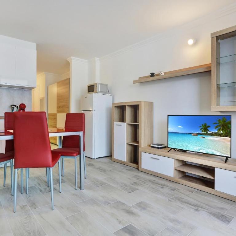 GREEN HOLIDAYS STUDIO, Pool, Air Con, Terrace - Estudio con terraza - 13