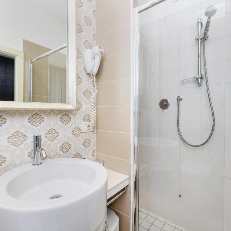 Hotel Maggiore - Twin Room - 18