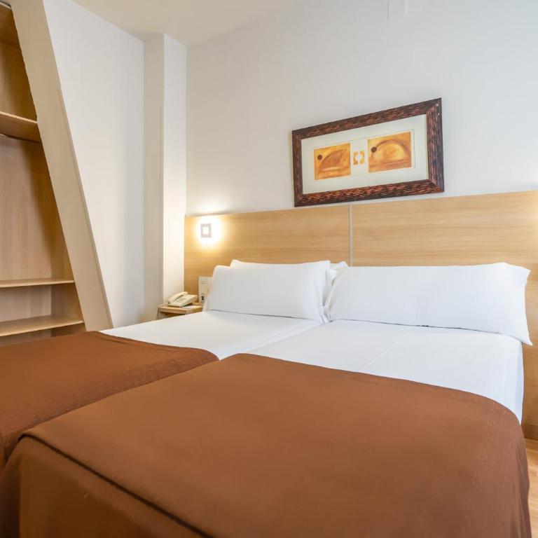 Hotel Glòries - Superior Triple Room - 2