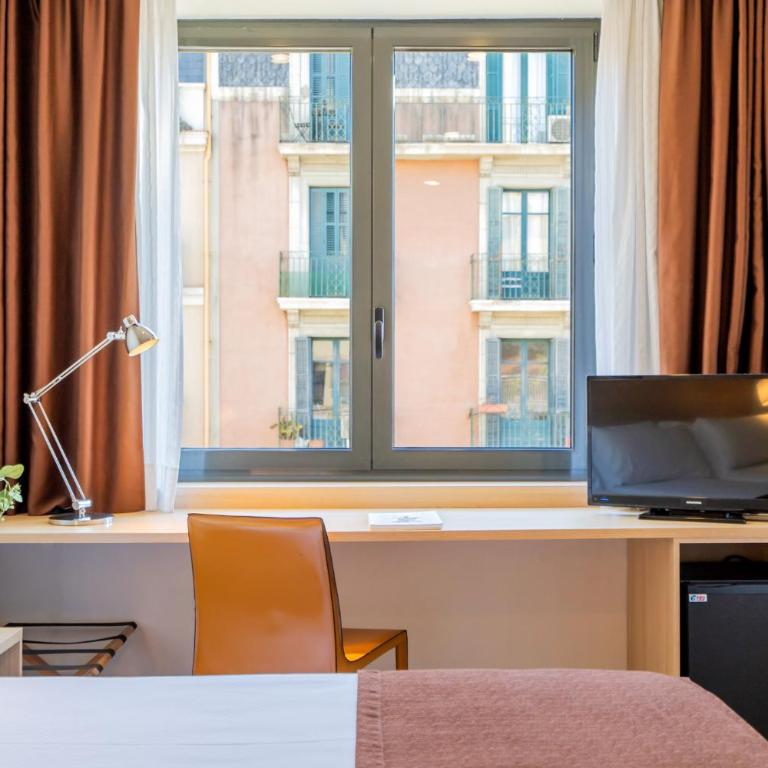 Hotel Glòries - Superior Quadruple Room - 2