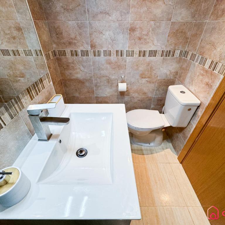 Bella Vista - Apartamento de 2 dormitorios con balcón y vistas al mar - 20