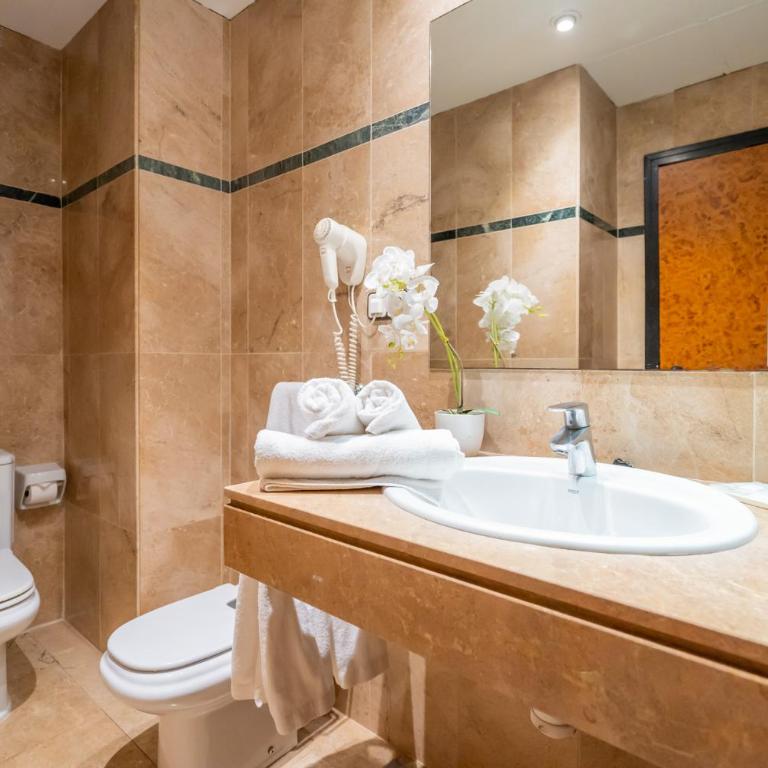 Hotel Glòries - Standard Double Room - 4