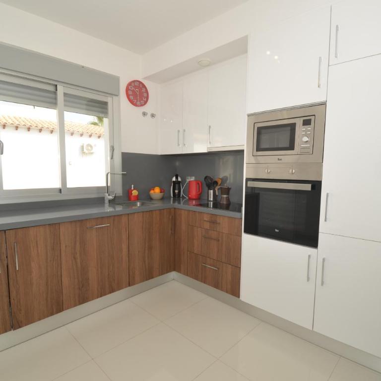 Penthouse Punta prima Torrevieja - Two-Bedroom Apartment with Balcony - 3