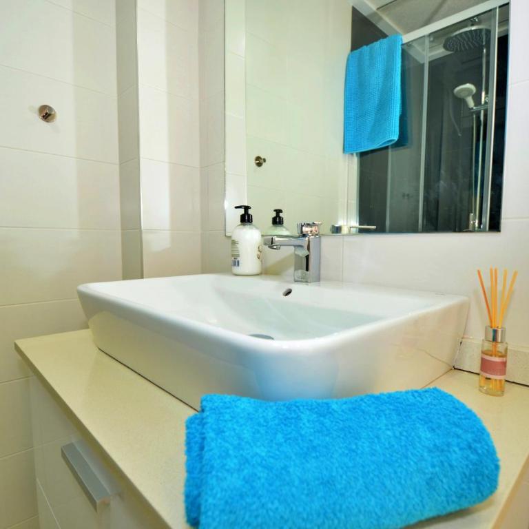 Penthouse Punta prima Torrevieja - Two-Bedroom Apartment with Balcony - 10