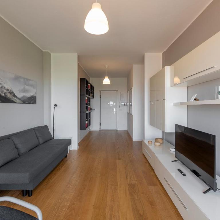 Omodeo, 19 – Ampio e panoramico - Appartamento con 2 Camere da Letto - 3