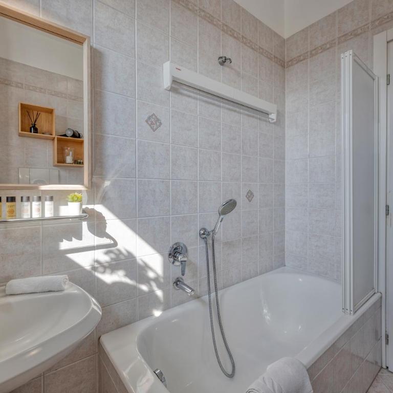 Omodeo, 19 – Ampio e panoramico - Appartamento con 2 Camere da Letto - 19