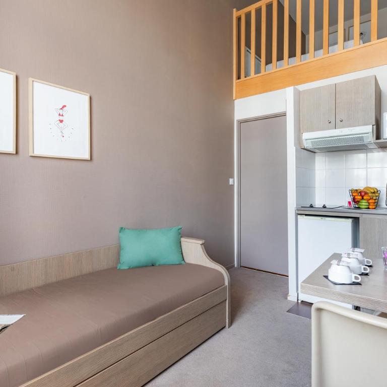 Appart’City Confort Reims Centre - Grand Studio - 4
