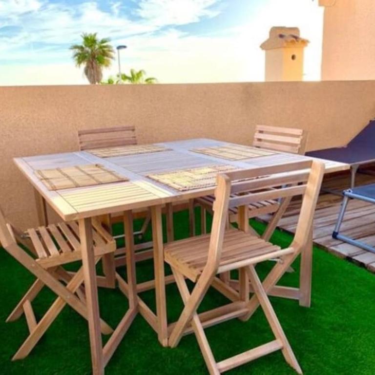 Bungalow en la Playa con Terraza Soleada, Jacuzzi, Solarium, Piscina comunitaria - Apartment mit 2 Schlafzimmern - 68