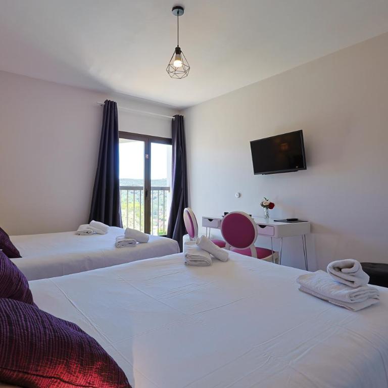 Logis Hotel Perla Riviera & Restaurant - Quadruple Room with pool view - 5