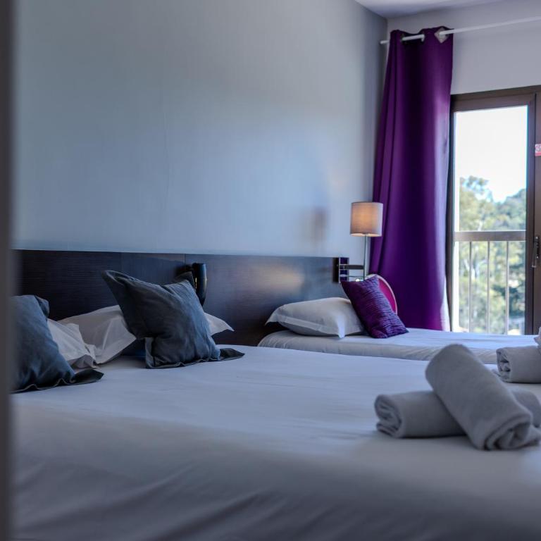 Logis Hotel Perla Riviera & Restaurant - Chambre Triple - Vue sur la Piscine - 2