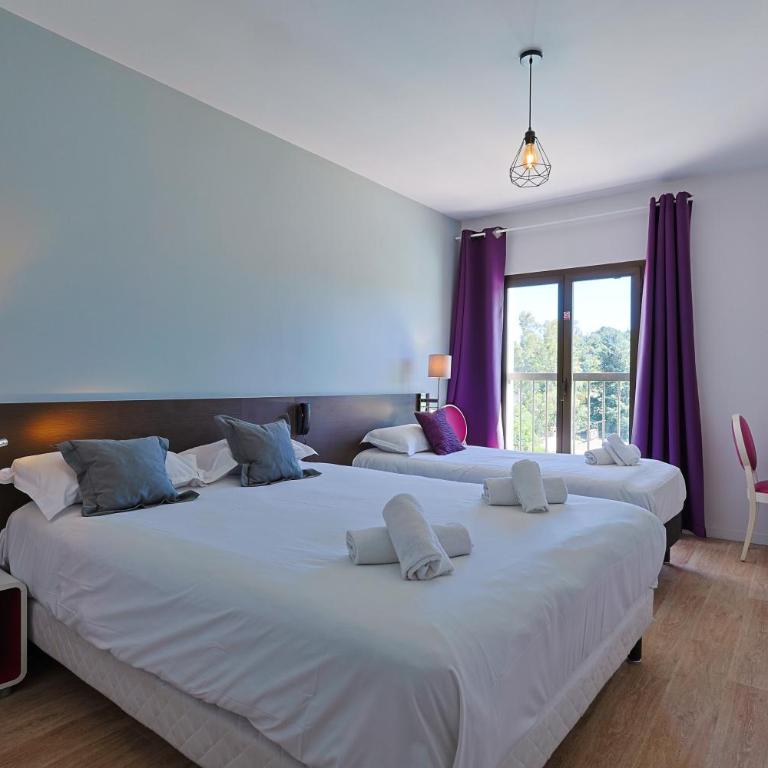 Logis Hotel Perla Riviera & Restaurant - Chambre Triple - Vue sur la Piscine - 5