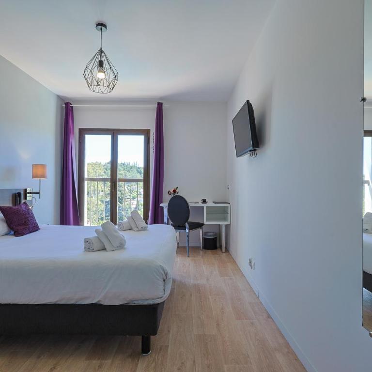 Logis Hotel Perla Riviera & Restaurant - Chambre Double Supérieure - Vue sur Piscine - 2
