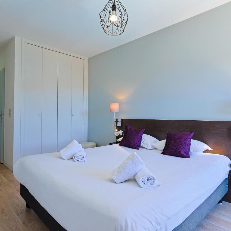 Logis Hotel Perla Riviera & Restaurant - Chambre Double Supérieure - Vue sur Piscine - 4