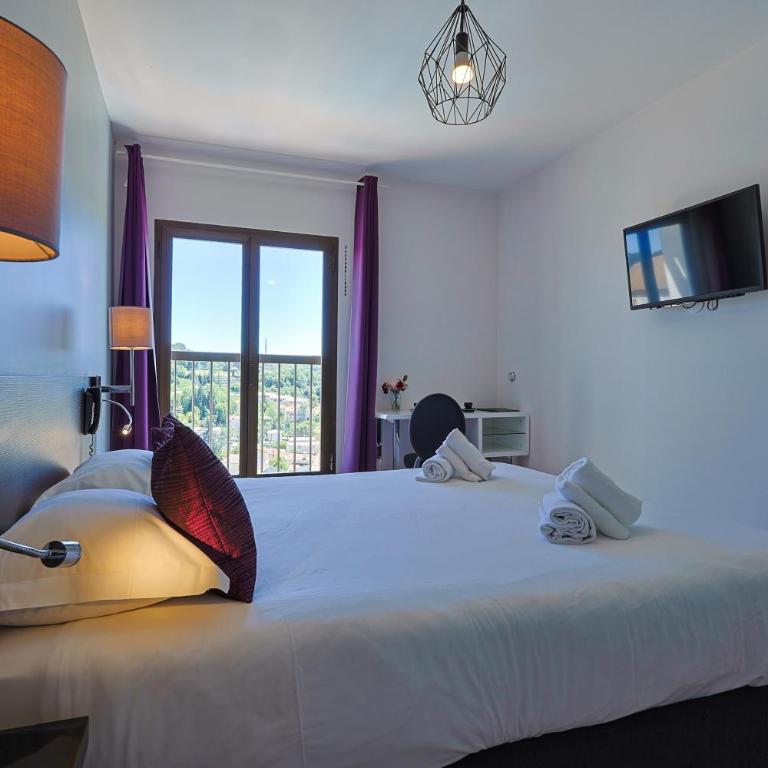 Logis Hotel Perla Riviera & Restaurant - Chambre Double Supérieure - Vue sur Piscine - 7