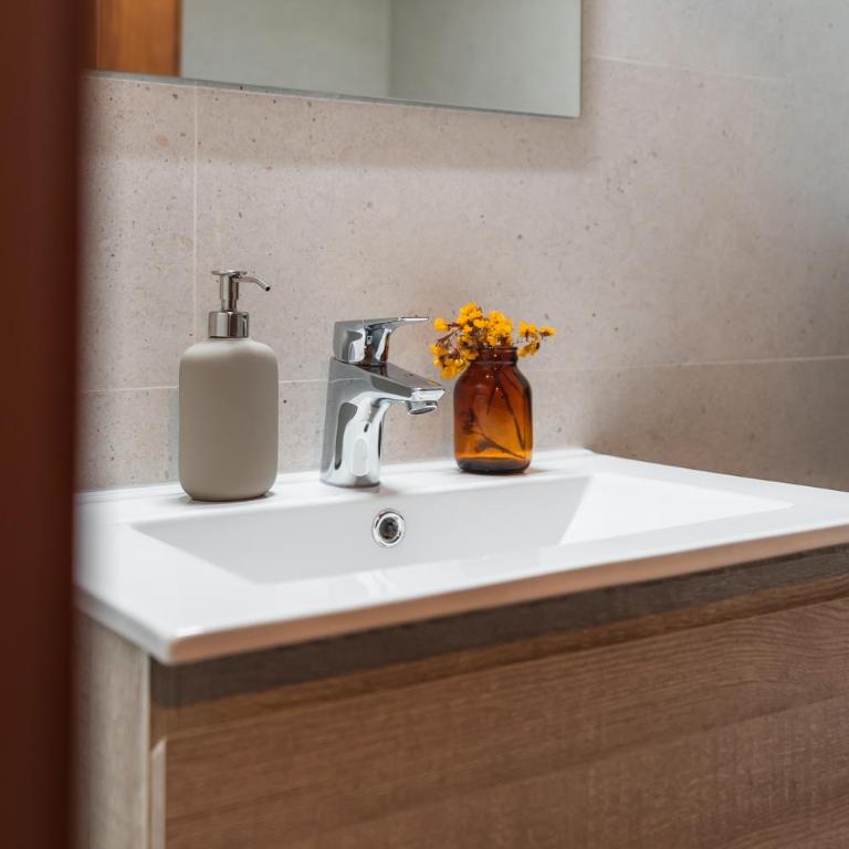 Cármenes de la Muralla - Free parking - Three-Bedroom House - 18