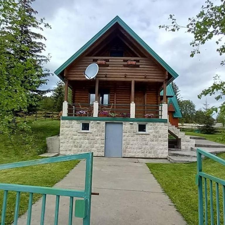 Cozy home under mountain - Three-Bedroom Chalet - 1