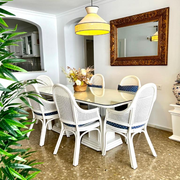 Playamar Deluxe pool & Beach Torremolinos Sinese design homes - Three-Bedroom Apartment - 4