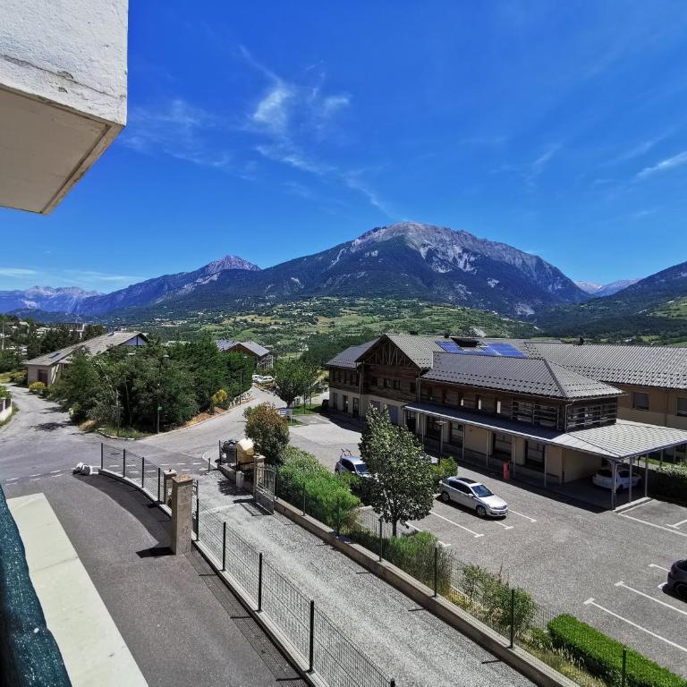 Appartement à 5min du centre ville d'Embrun - Appartement 2 Chambres - 6