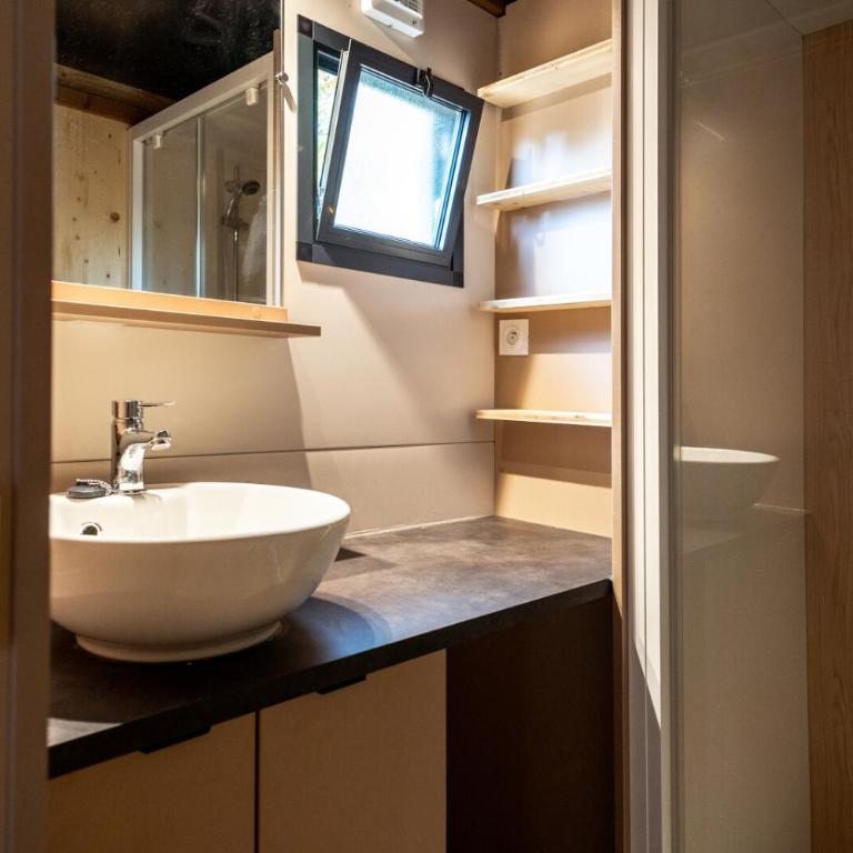 Huttopia Lac d'Aiguebelette - Chalet 2 Chambres - 5
