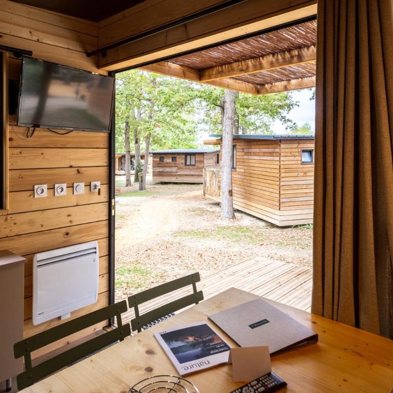 Huttopia Lac d'Aiguebelette - Chalet 2 Chambres - 6