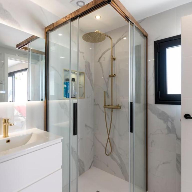 Modern 3 Bedroom Villa with Hot Tub in Costa Adeje - Villa de 3 dormitorios - 11