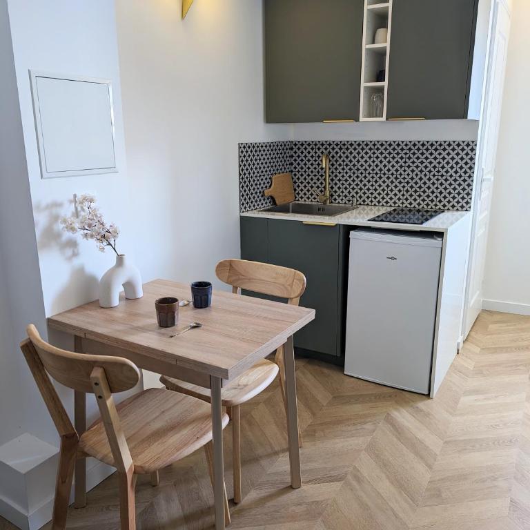 Elégante maison amiénoise - proche gare, home-cinéma, 3 chambres doubles, 1 chambre familiale avec jacuzzi privatif - La Maison Des Petits Sablon - Chambre Familiale - 20