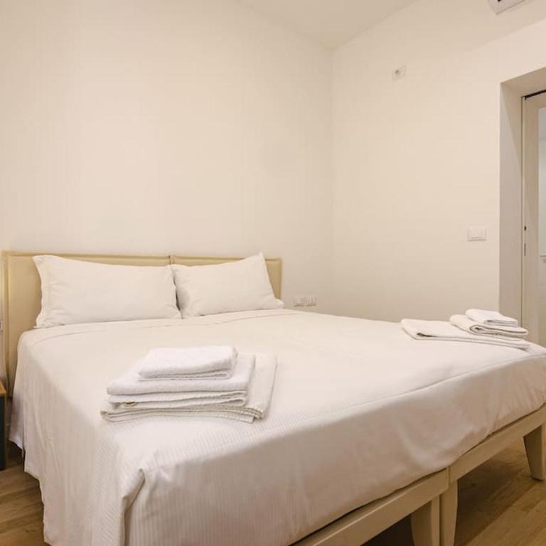 Farini Suite - One-Bedroom Apartment - 15