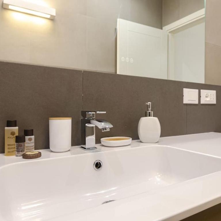 Farini Suite - One-Bedroom Apartment - 18