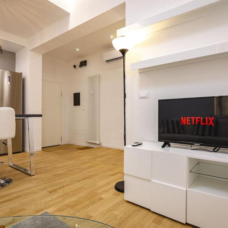 Farini Suite - One-Bedroom Apartment - 10