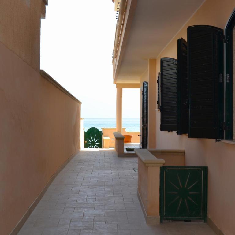 Villa Ciccarese dentro la spiaggia - Villa with Sea View - 14