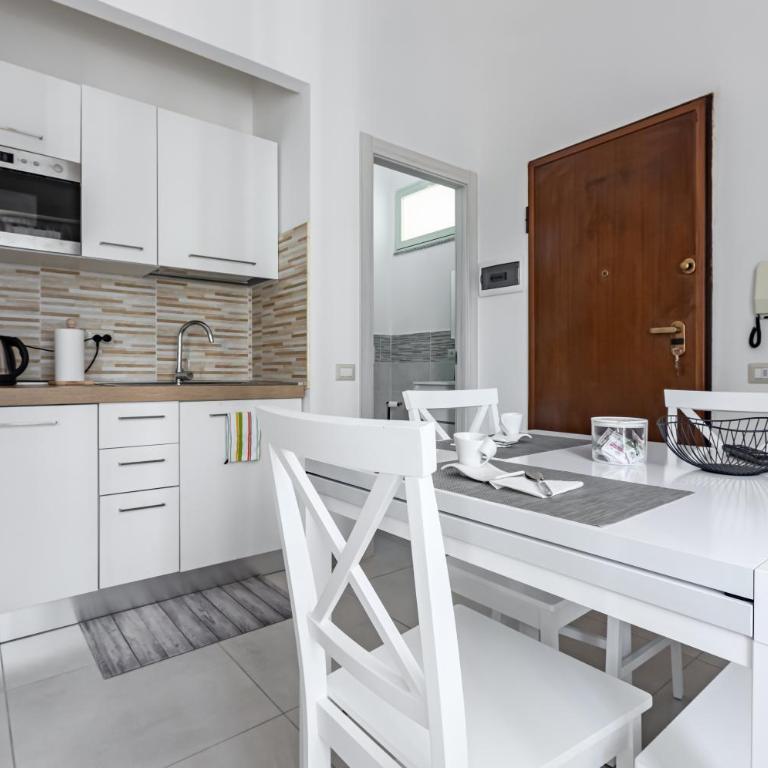GuestHost - Comfy Apartment close to the Station with Courtyard - Appartamento con 1 Camera da Letto - 2