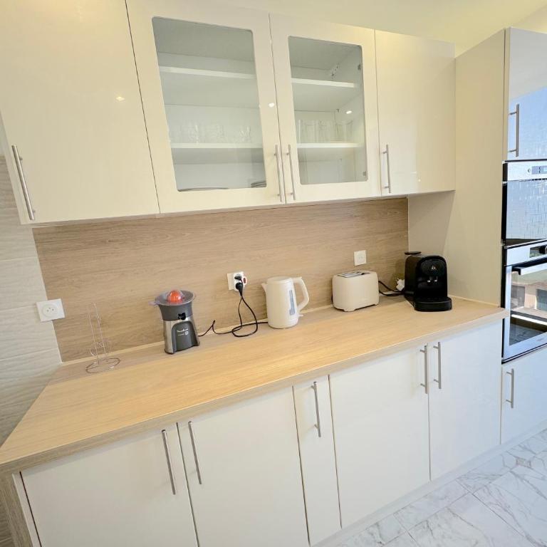 Beau 3P à 4 min des plages centre Juan Les Pins - Two-Bedroom Apartment - 4