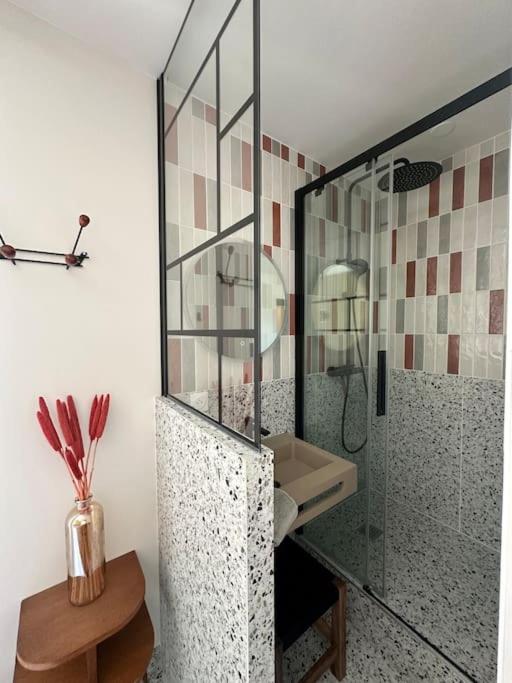 Appartement Claire front de mer superbe vue Bassin - Two-Bedroom Apartment - 9