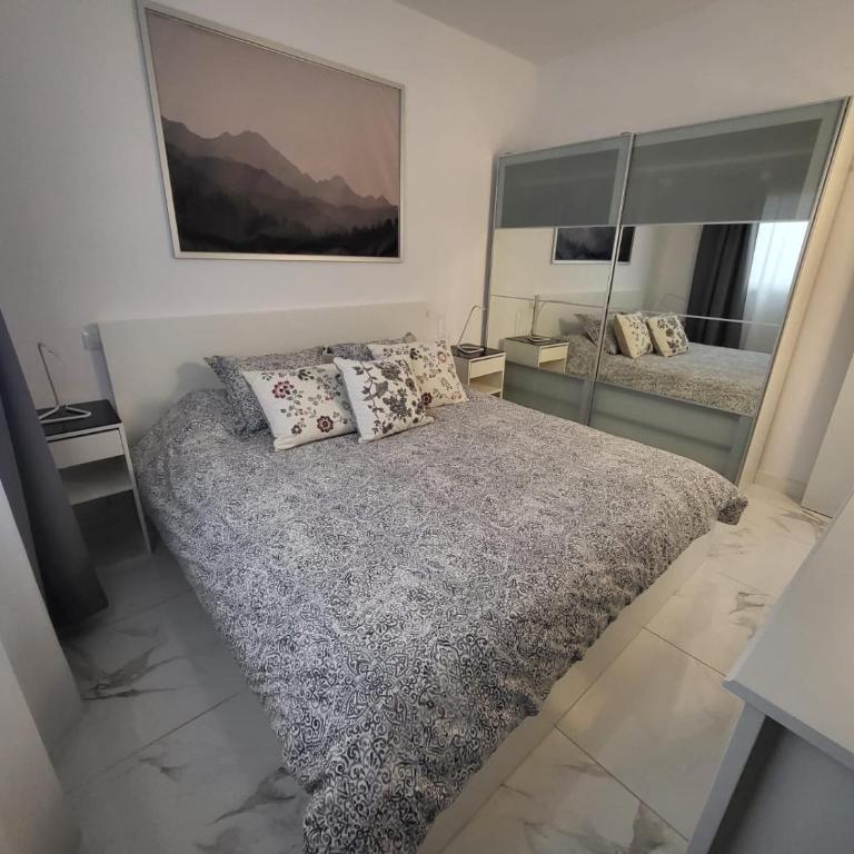 New 2 Bedrooms Gold flat at Las Canteras beach with balcony and Free Parking - Apartamento de 2 dormitorios - 15