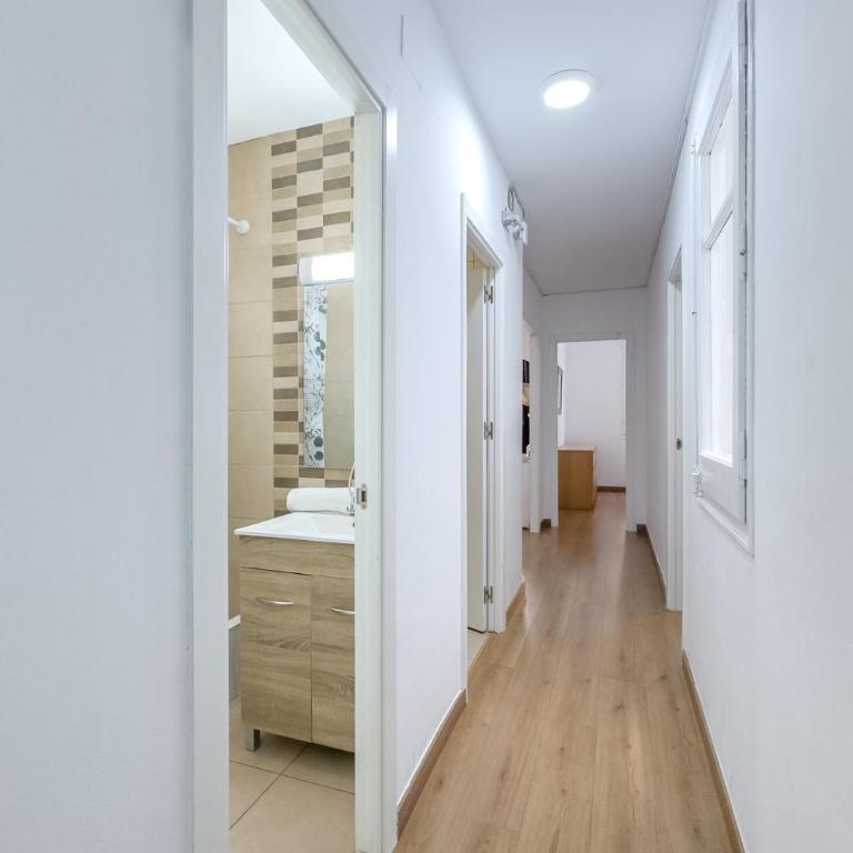 Bed&BCN Mas Apartments - Apartamento con 4 dormitorios - 25