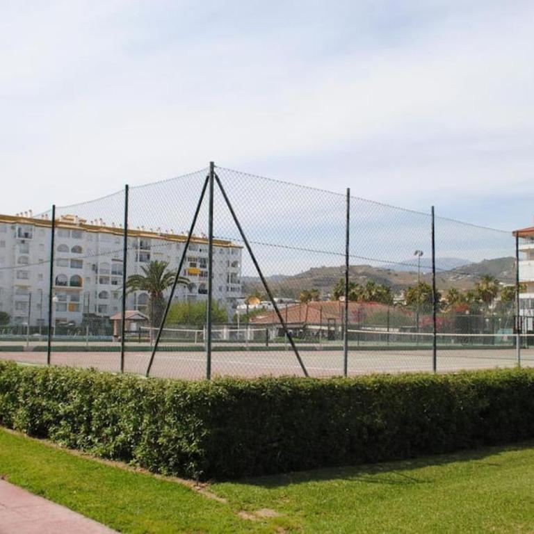 Piscina y playa en Laguna Beach Torrox - Apartamento de 1 dormitorio - 2