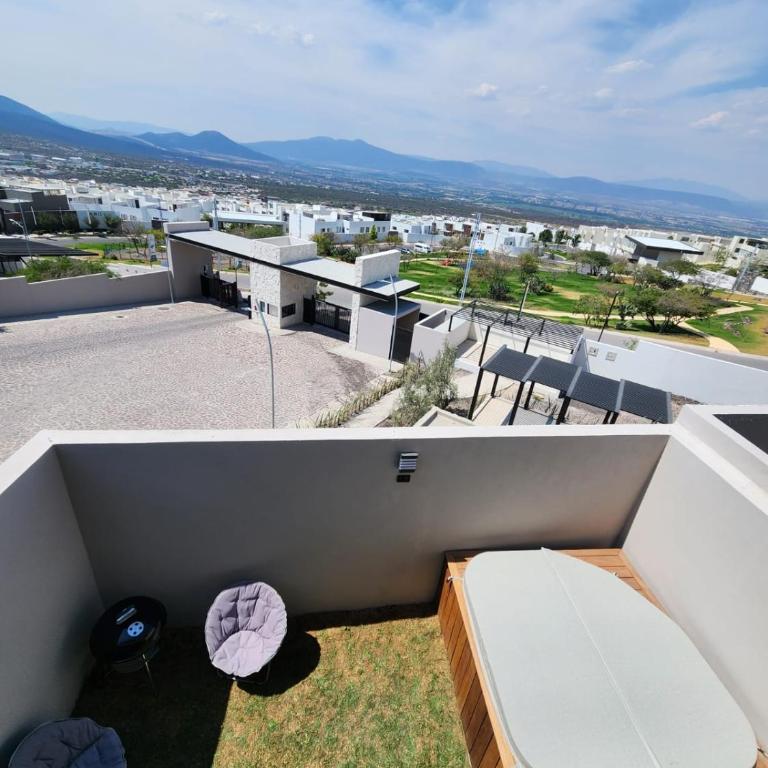 Casa de Lujo con Jacuzzi - Three-Bedroom House - 23