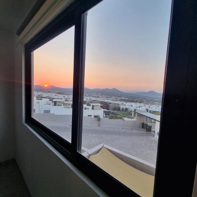 Casa de Lujo con Jacuzzi - Three-Bedroom House - 4