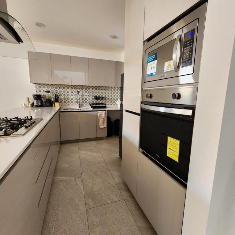 Casa de Lujo con Jacuzzi - Three-Bedroom House - 25