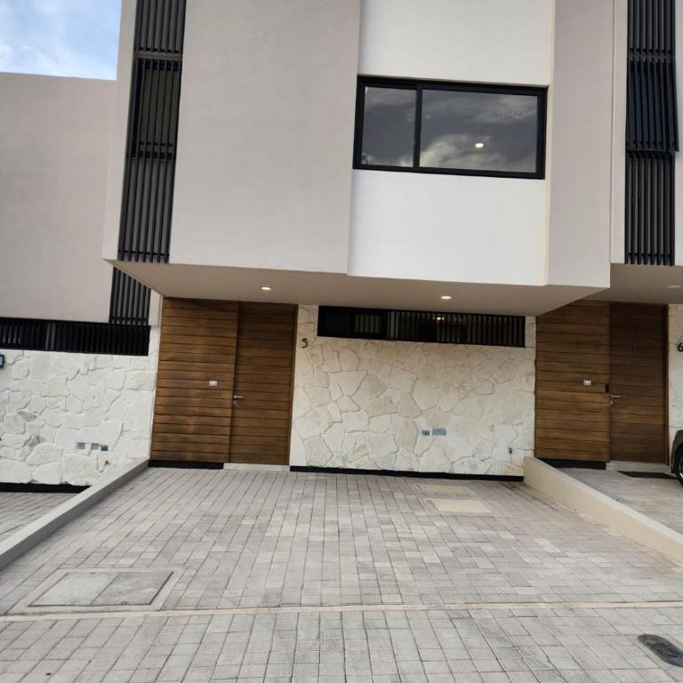 Casa de Lujo con Jacuzzi - Three-Bedroom House - 29