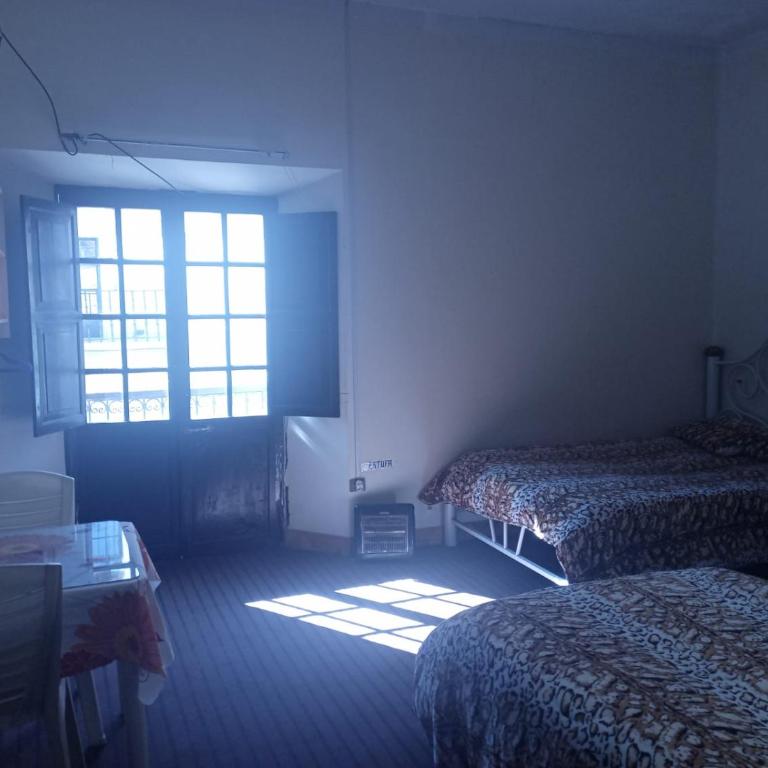 Hostal La Realeza - Habitación Cuádruple con baño compartido - 1