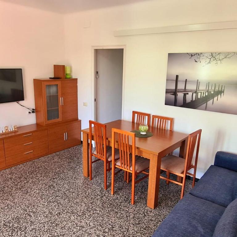 Apartament Santa Margarida - Three-Bedroom Apartment - 13