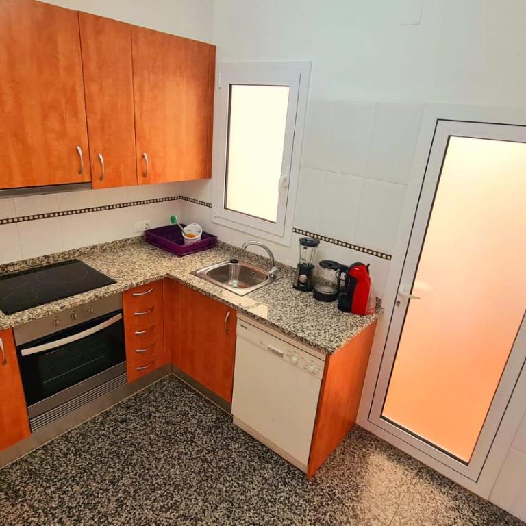 Apartament Santa Margarida - Three-Bedroom Apartment - 10