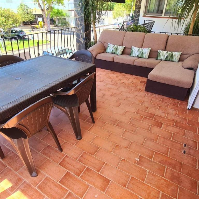 Apartament Santa Margarida - Three-Bedroom Apartment - 1