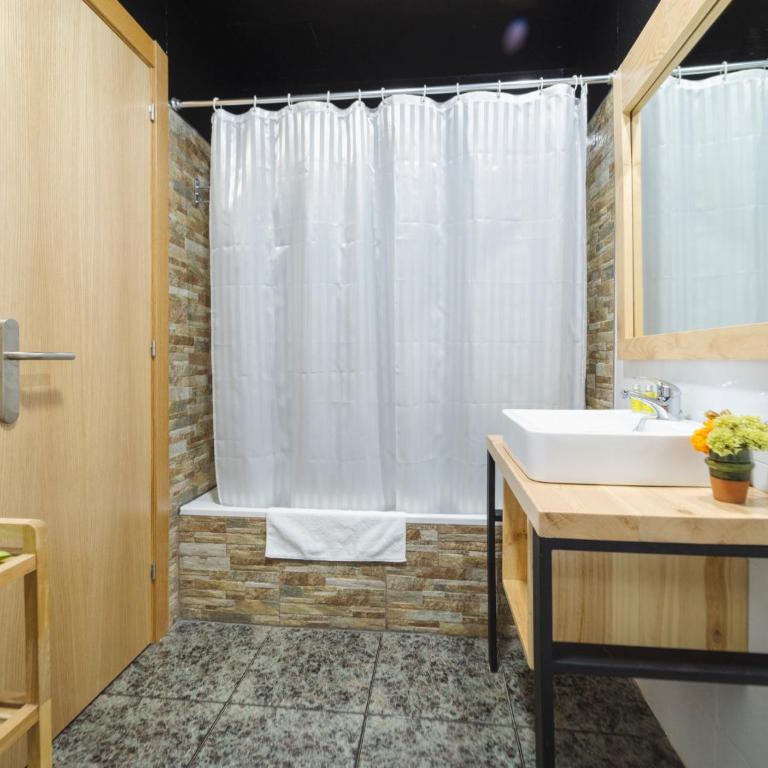 Hotel San Miguel - Habitación Doble Superior - 2 camas individuales y 1 cama supletoria - 7