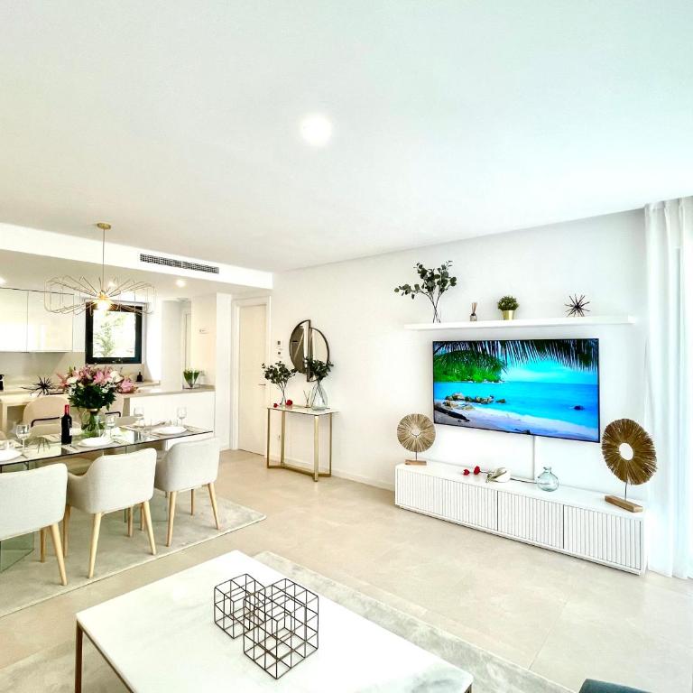 Magnificient 3 Bedroom Apartment by the Beach - Three-Bedroom Apartment - 4