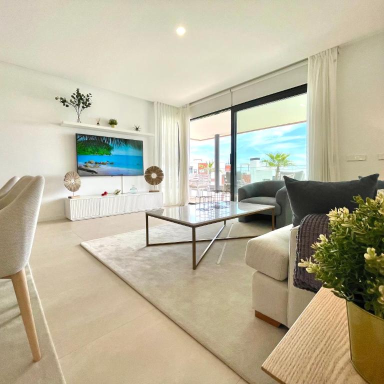 Magnificient 3 Bedroom Apartment by the Beach - Three-Bedroom Apartment - 7