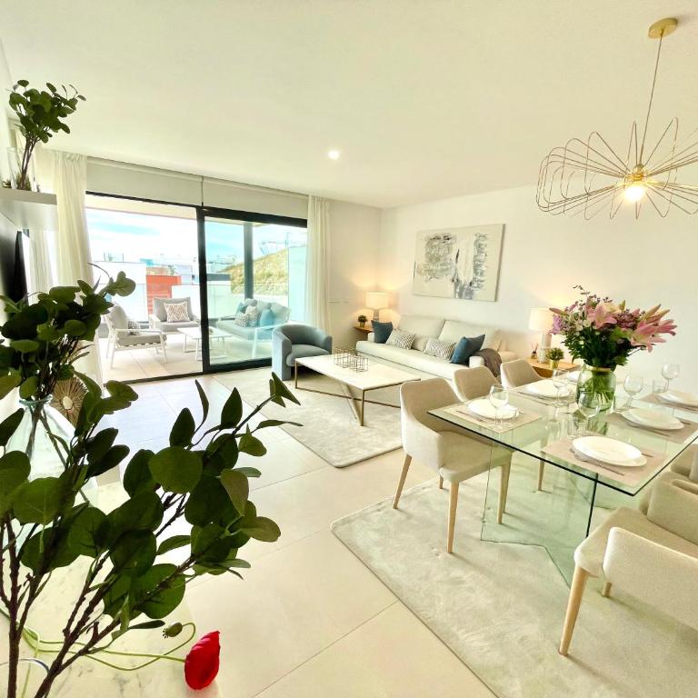 Magnificient 3 Bedroom Apartment by the Beach - Three-Bedroom Apartment - 1
